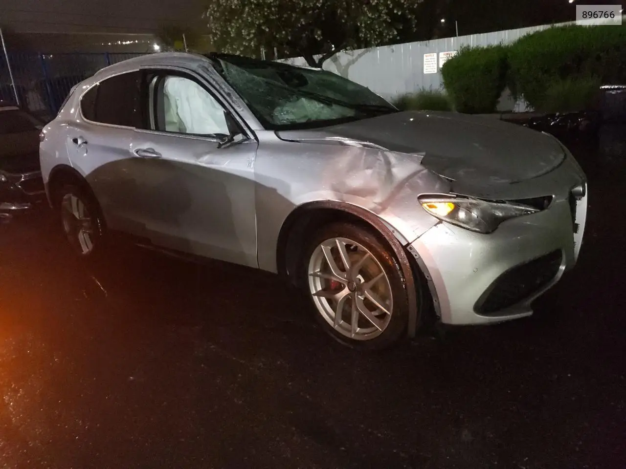2018 Alfa Romeo Stelvio Ti VIN: 896766 Lot: 56077105