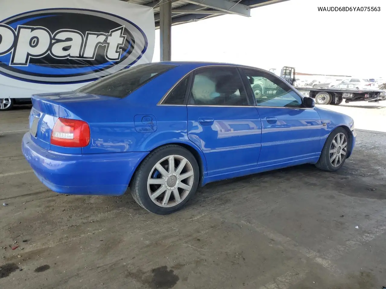 2000 Audi S4 2.7 Quattro VIN: WAUDD68D6YA075563 Lot: 63270965