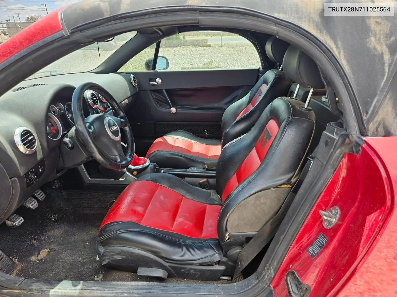 2001 Audi Tt VIN: TRUTX28N711025564 Lot: 56255685