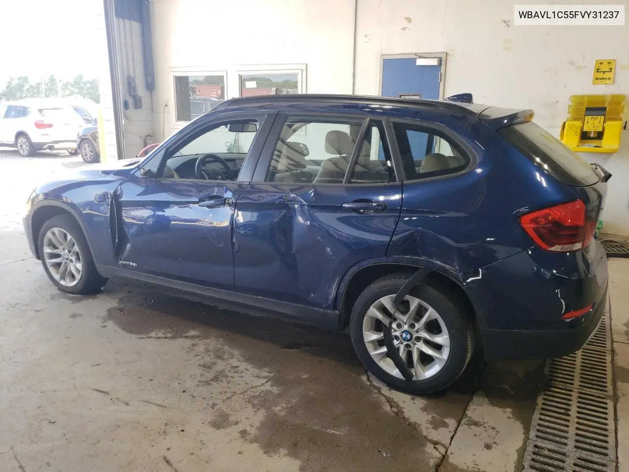 2015 BMW X1 xDrive28I VIN: WBAVL1C55FVY31237 Lot: 64304365