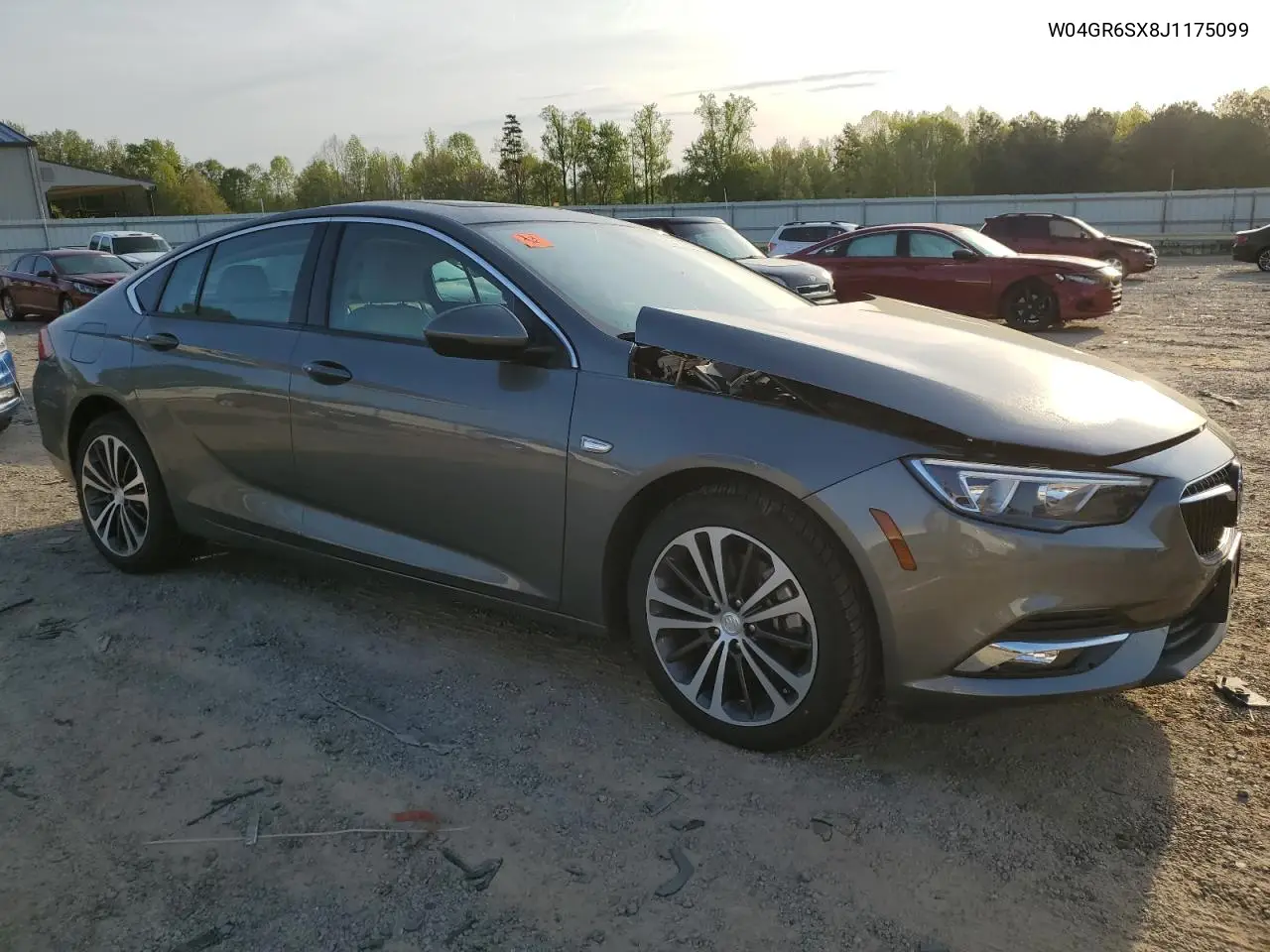 2018 Buick Regal Essence VIN: W04GR6SX8J1175099 Lot: 53128555