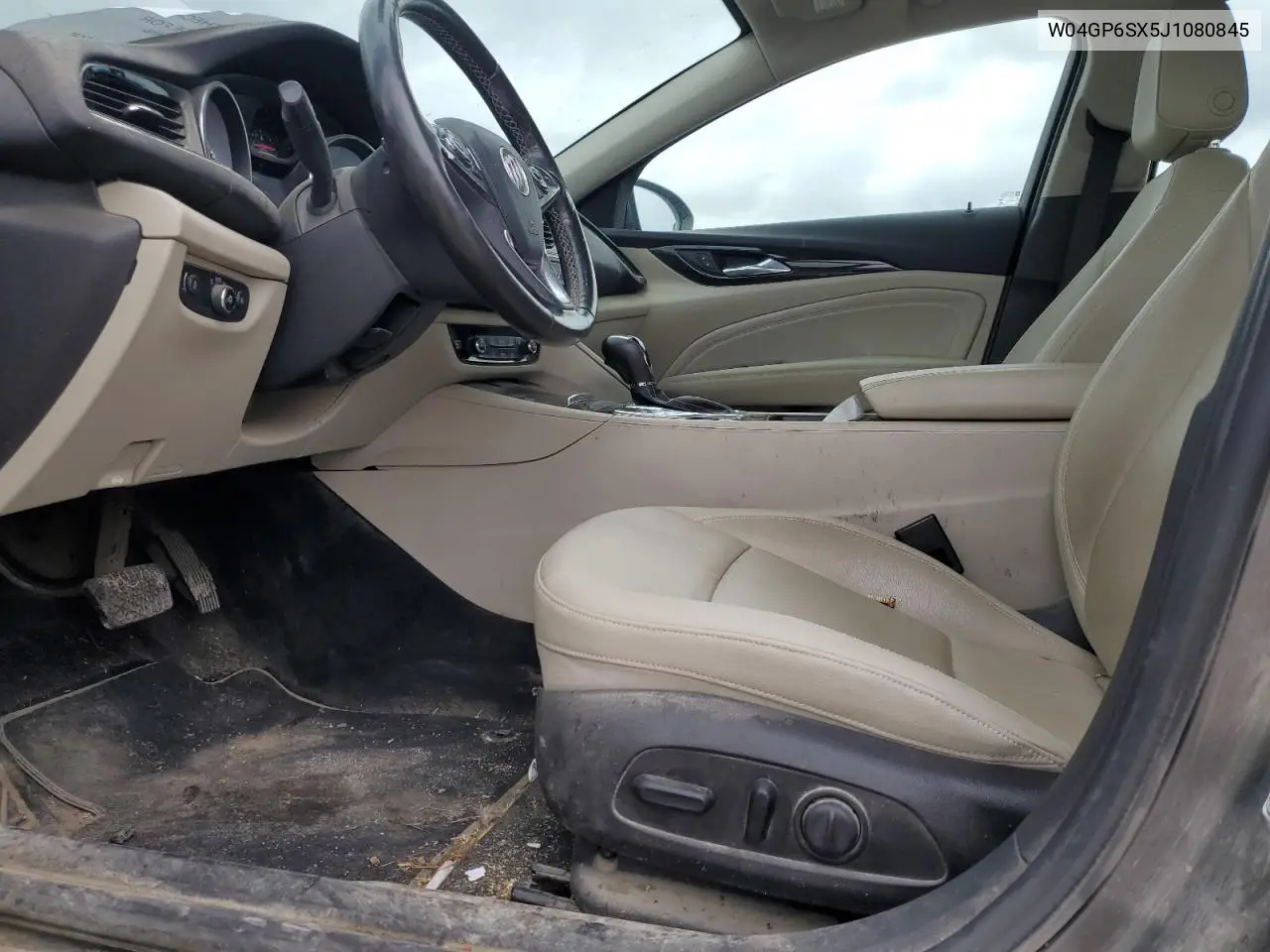 2018 Buick Regal Essence VIN: W04GP6SX5J1080845 Lot: 58384595