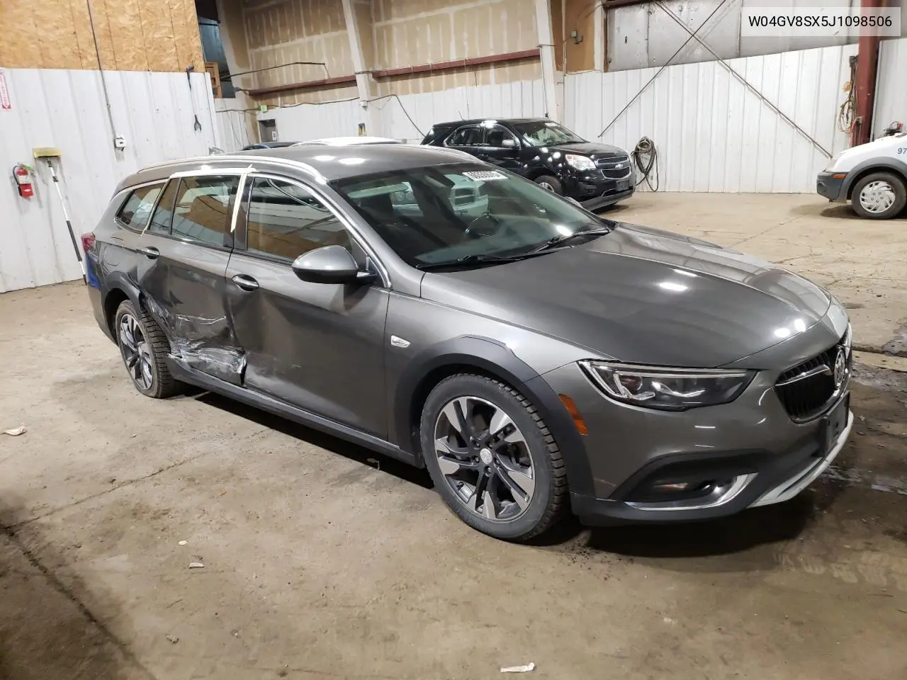 2018 Buick Regal Tourx Essence VIN: W04GV8SX5J1098506 Lot: 60330675