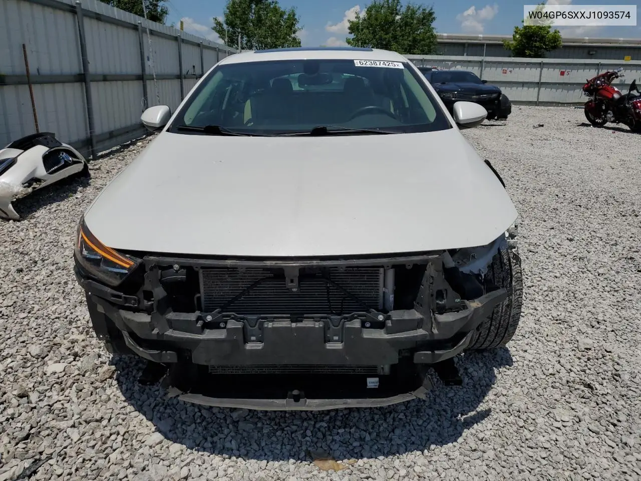 2018 Buick Regal Essence VIN: W04GP6SXXJ1093574 Lot: 62387425