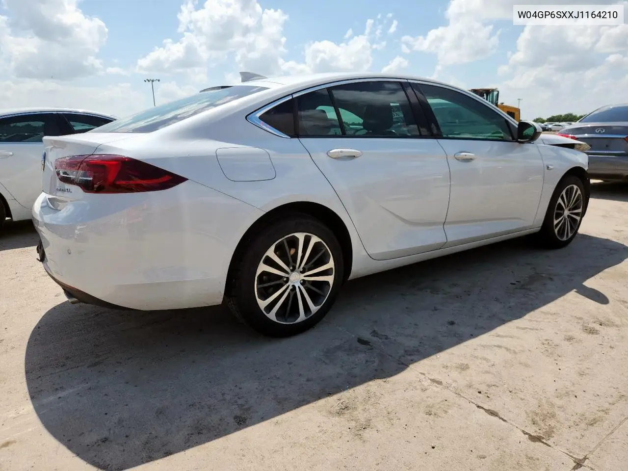2018 Buick Regal Essence VIN: W04GP6SXXJ1164210 Lot: 63841165