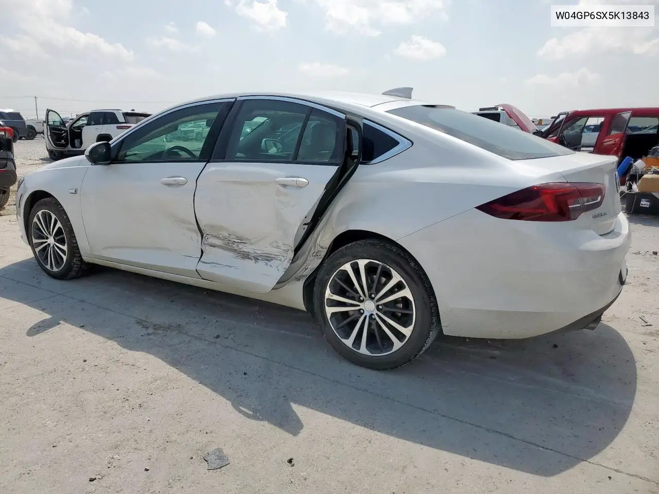 2019 Buick Regal Essence VIN: W04GP6SX5K13843 Lot: 57594625