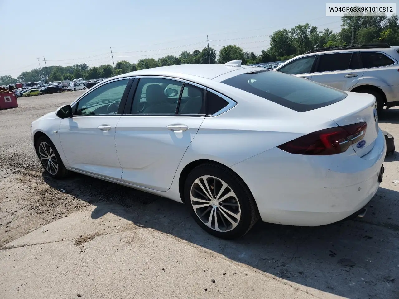 2019 Buick Regal Essence VIN: W04GR6SX9K1010812 Lot: 64414685