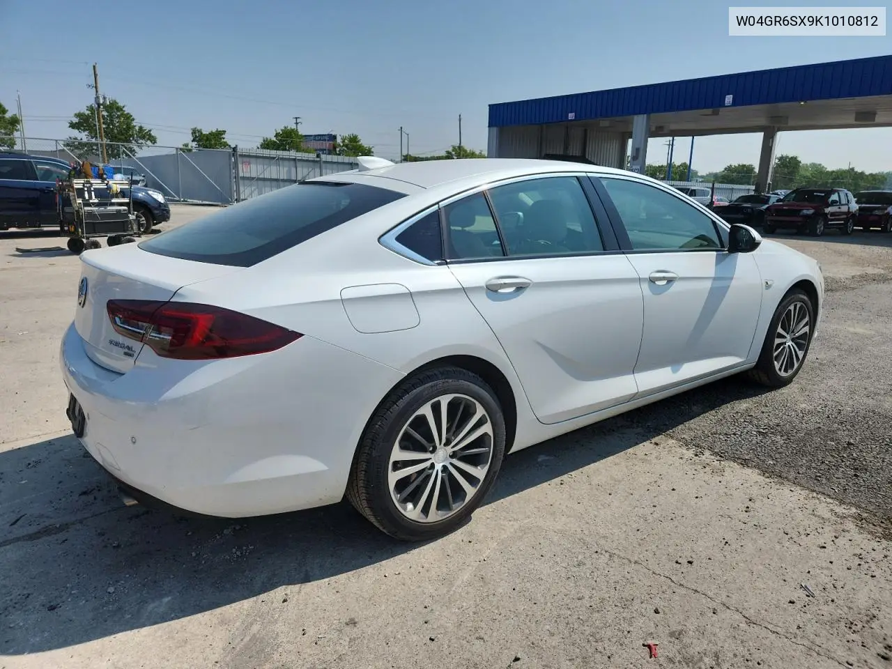 2019 Buick Regal Essence VIN: W04GR6SX9K1010812 Lot: 64414685