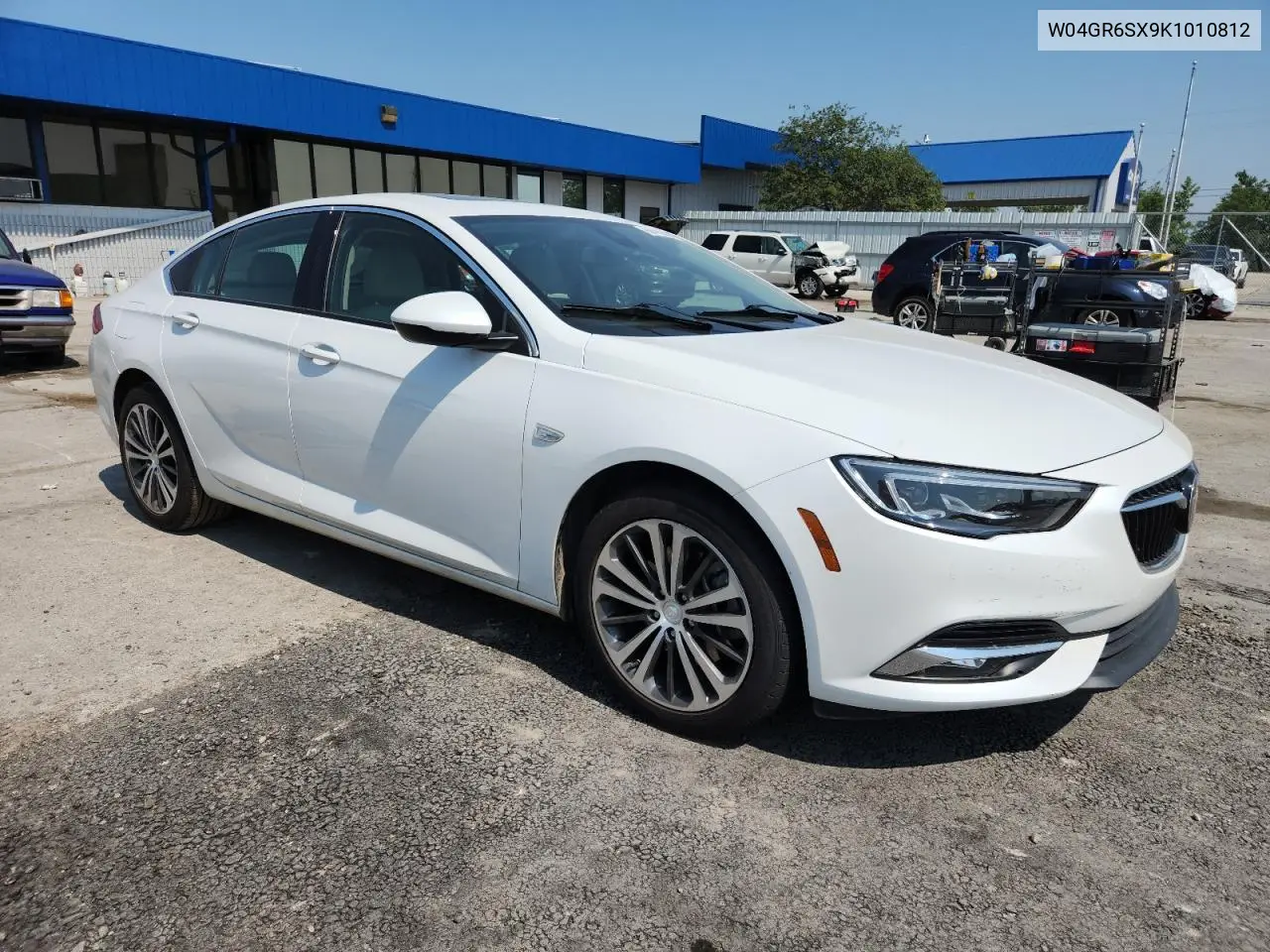 2019 Buick Regal Essence VIN: W04GR6SX9K1010812 Lot: 64414685