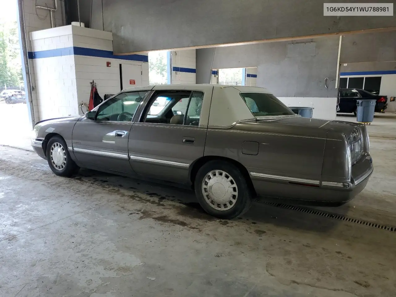1998 Cadillac Deville VIN: 1G6KD54Y1WU788981 Lot: 64370095