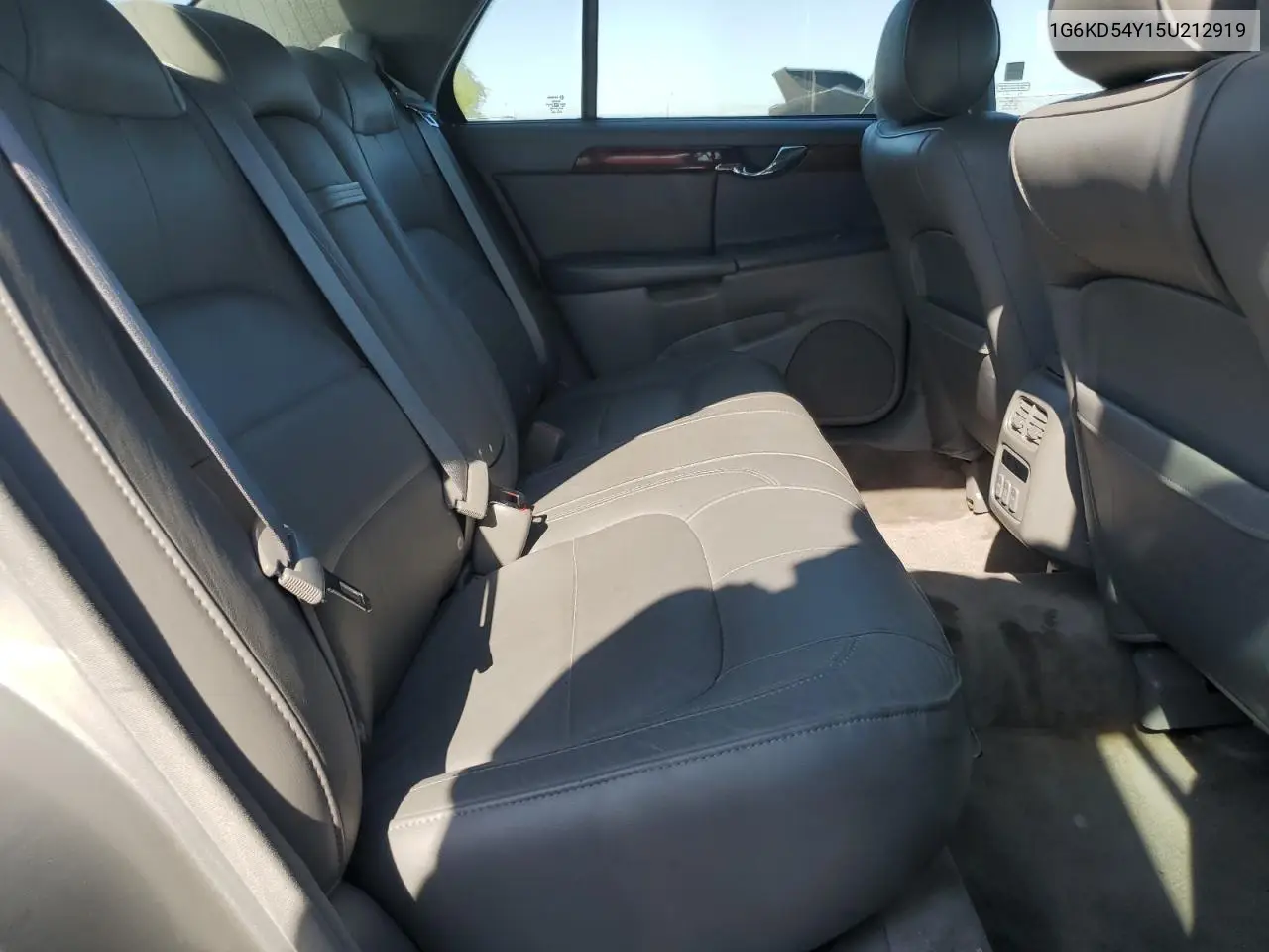 2005 Cadillac Deville VIN: 1G6KD54Y15U212919 Lot: 61608375