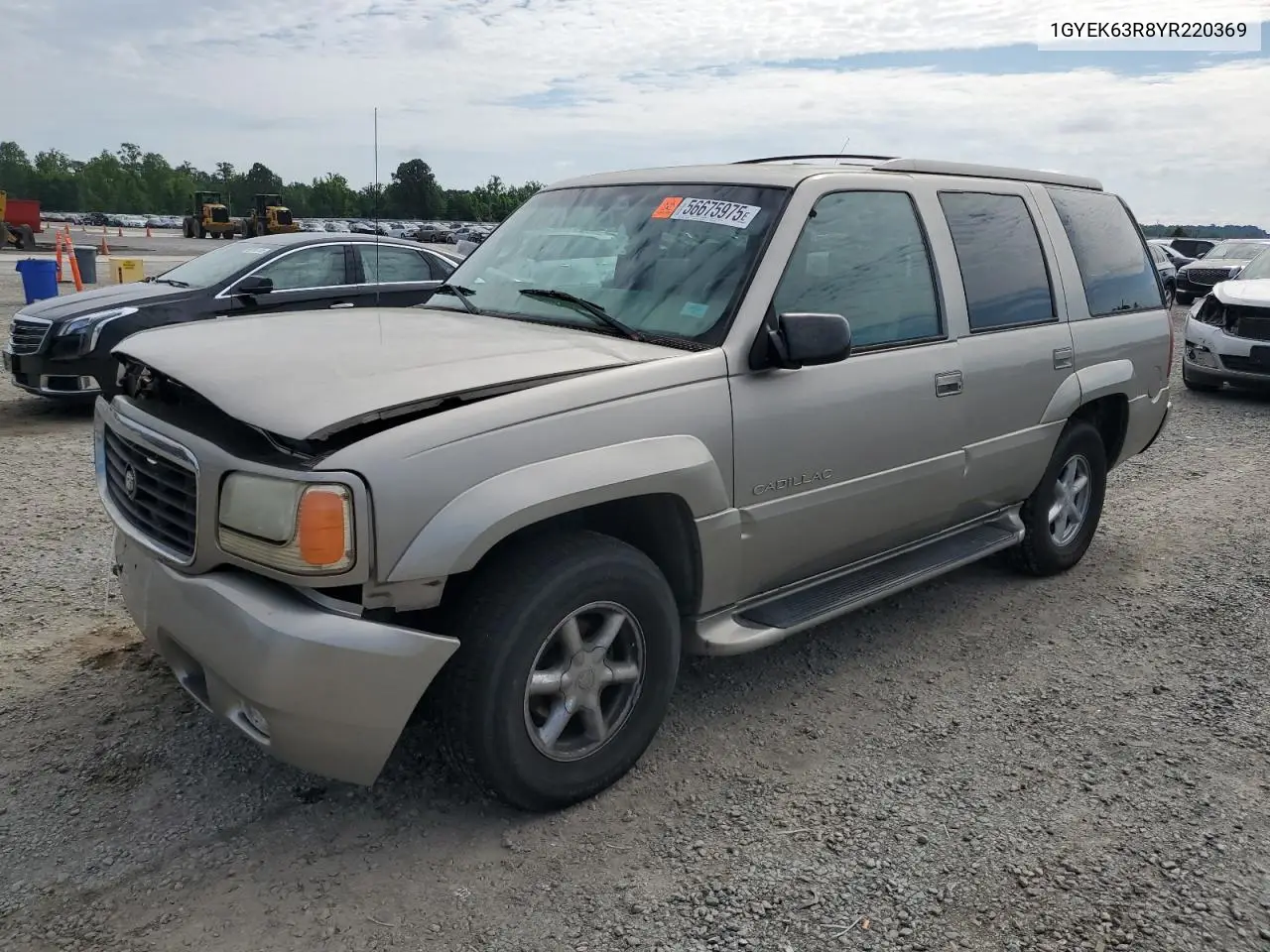 2000 Cadillac Escalade Luxury VIN: 1GYEK63R8YR220369 Lot: 56675975