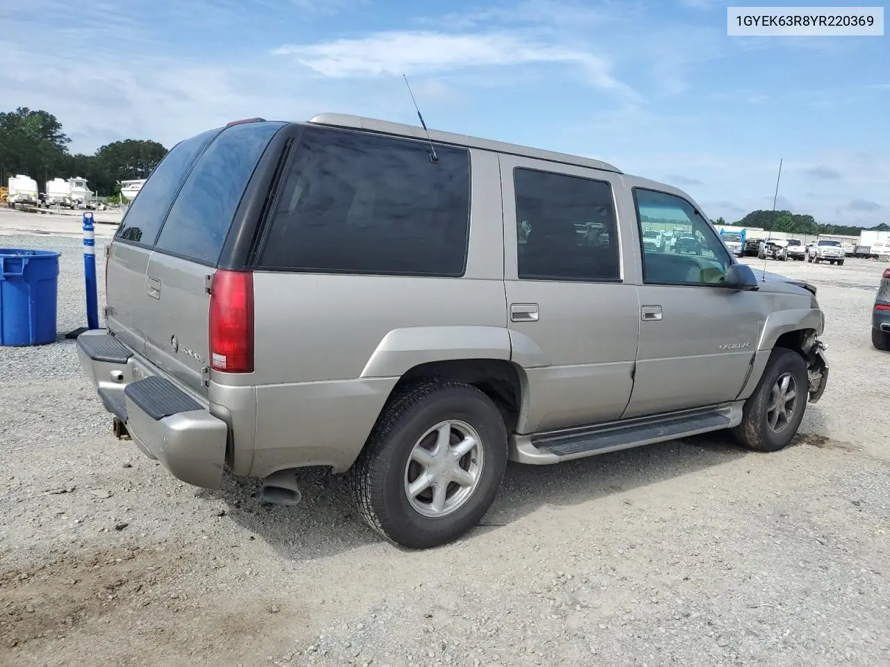 2000 Cadillac Escalade Luxury VIN: 1GYEK63R8YR220369 Lot: 56675975