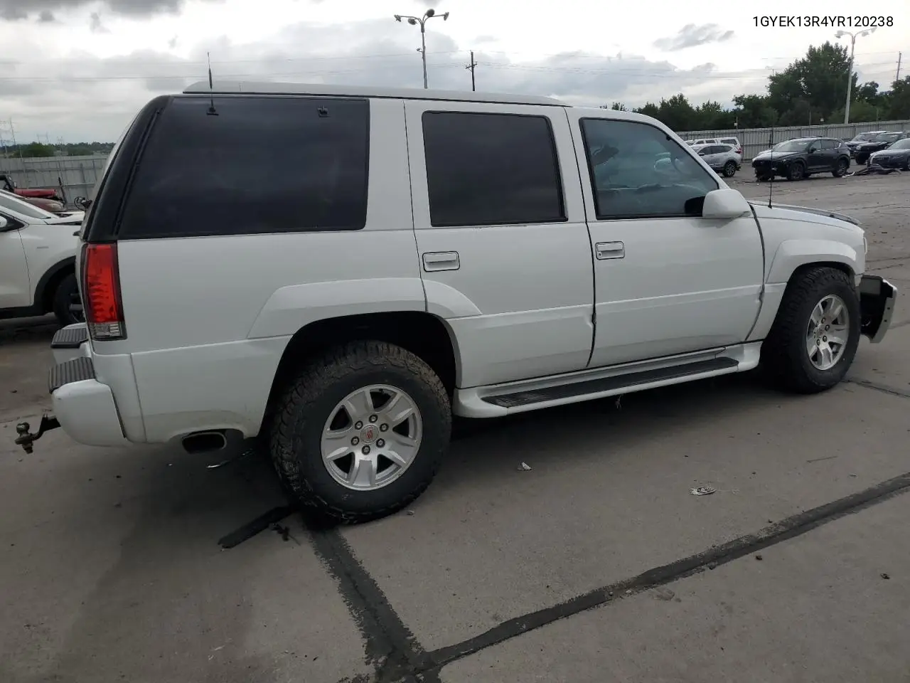 2000 Cadillac Escalade VIN: 1GYEK13R4YR120238 Lot: 61397315