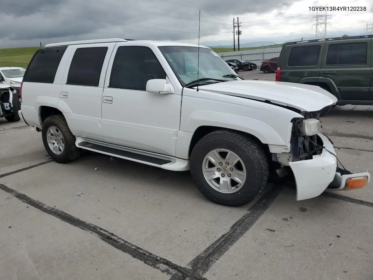 2000 Cadillac Escalade VIN: 1GYEK13R4YR120238 Lot: 61397315