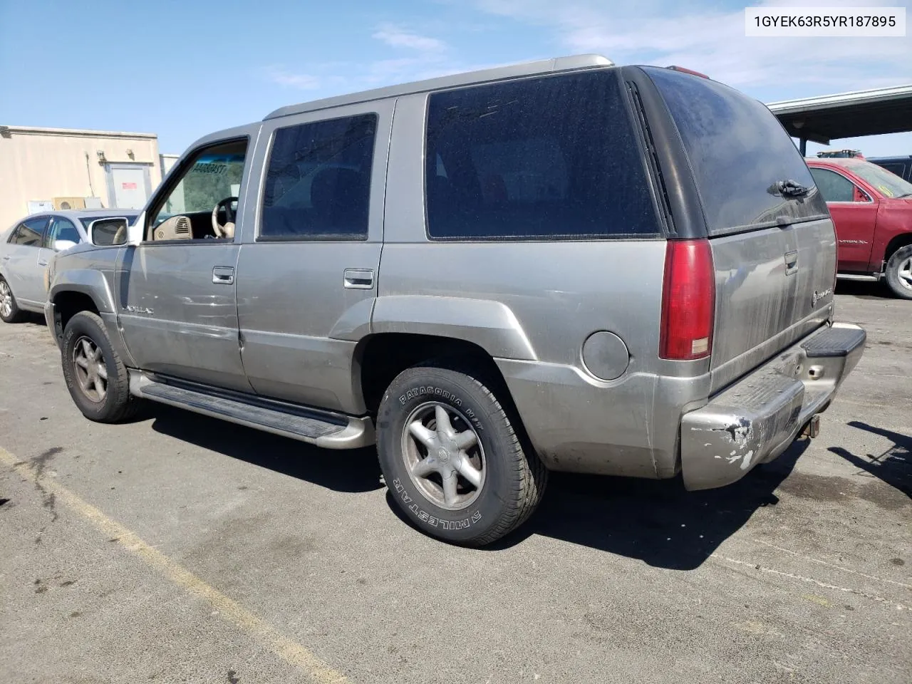 2000 Cadillac Escalade Luxury VIN: 1GYEK63R5YR187895 Lot: 72468044