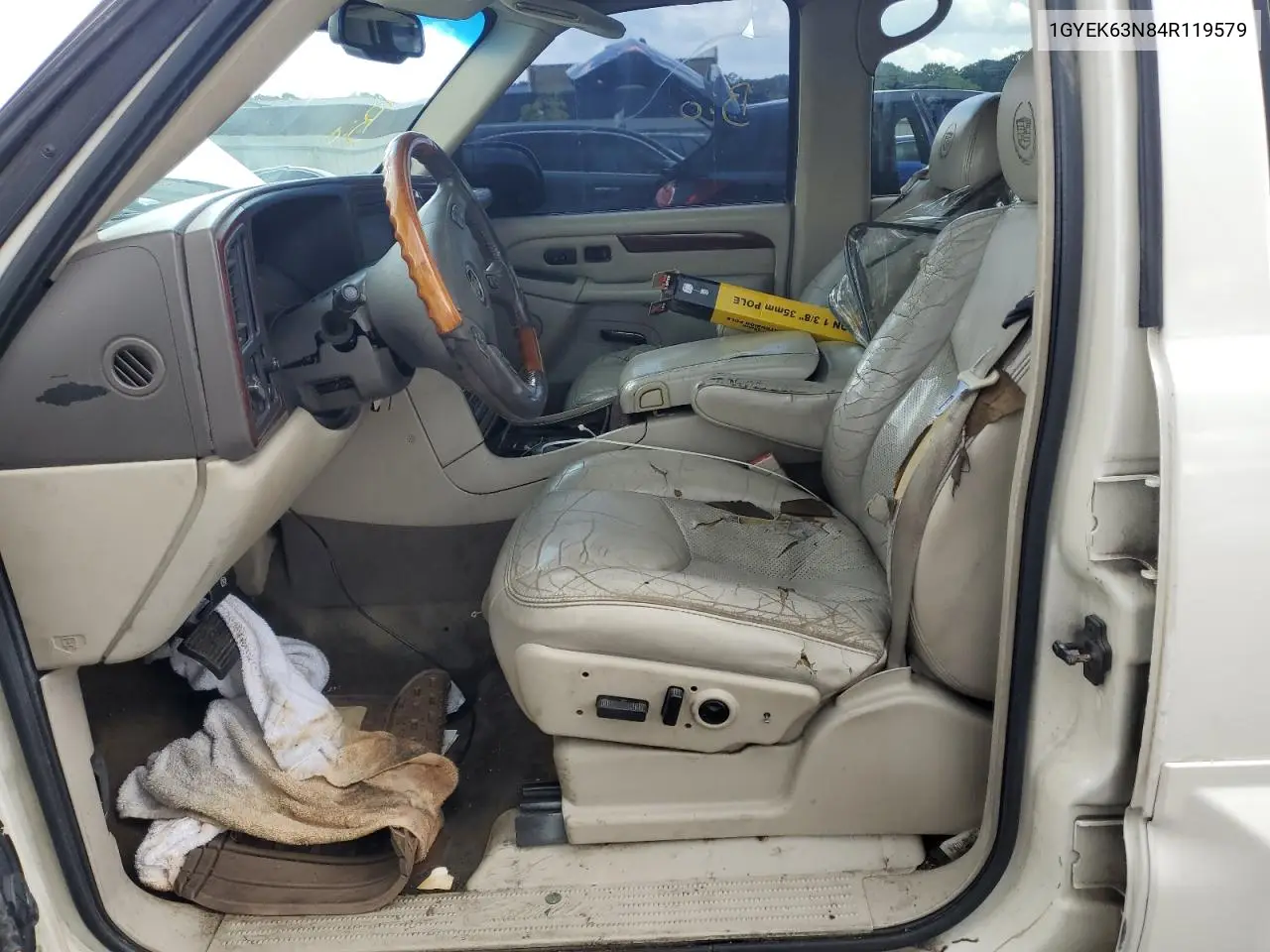 2004 Cadillac Escalade Luxury VIN: 1GYEK63N84R119579 Lot: 60882945
