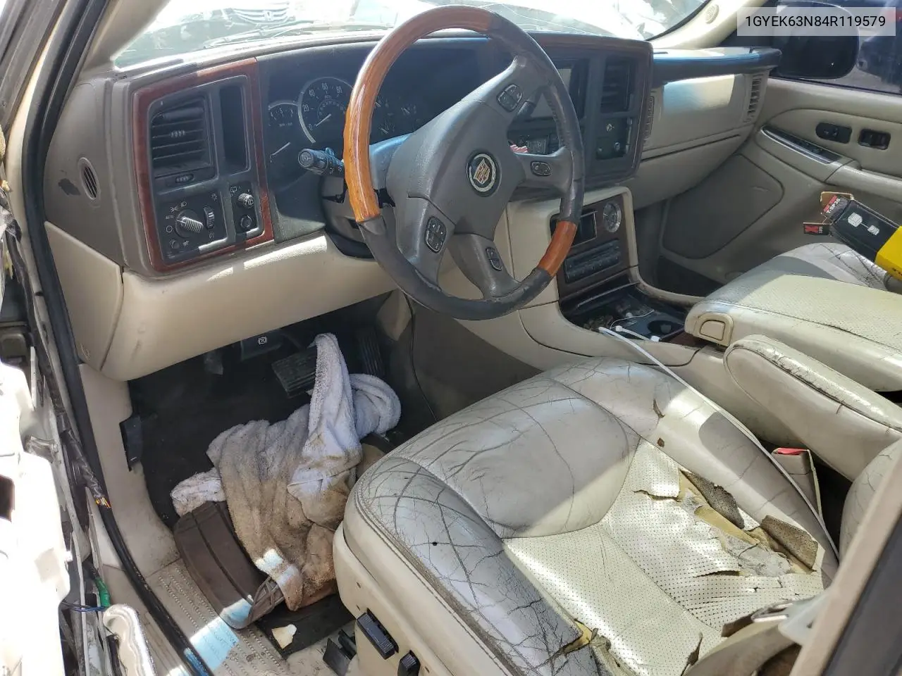 2004 Cadillac Escalade Luxury VIN: 1GYEK63N84R119579 Lot: 60882945