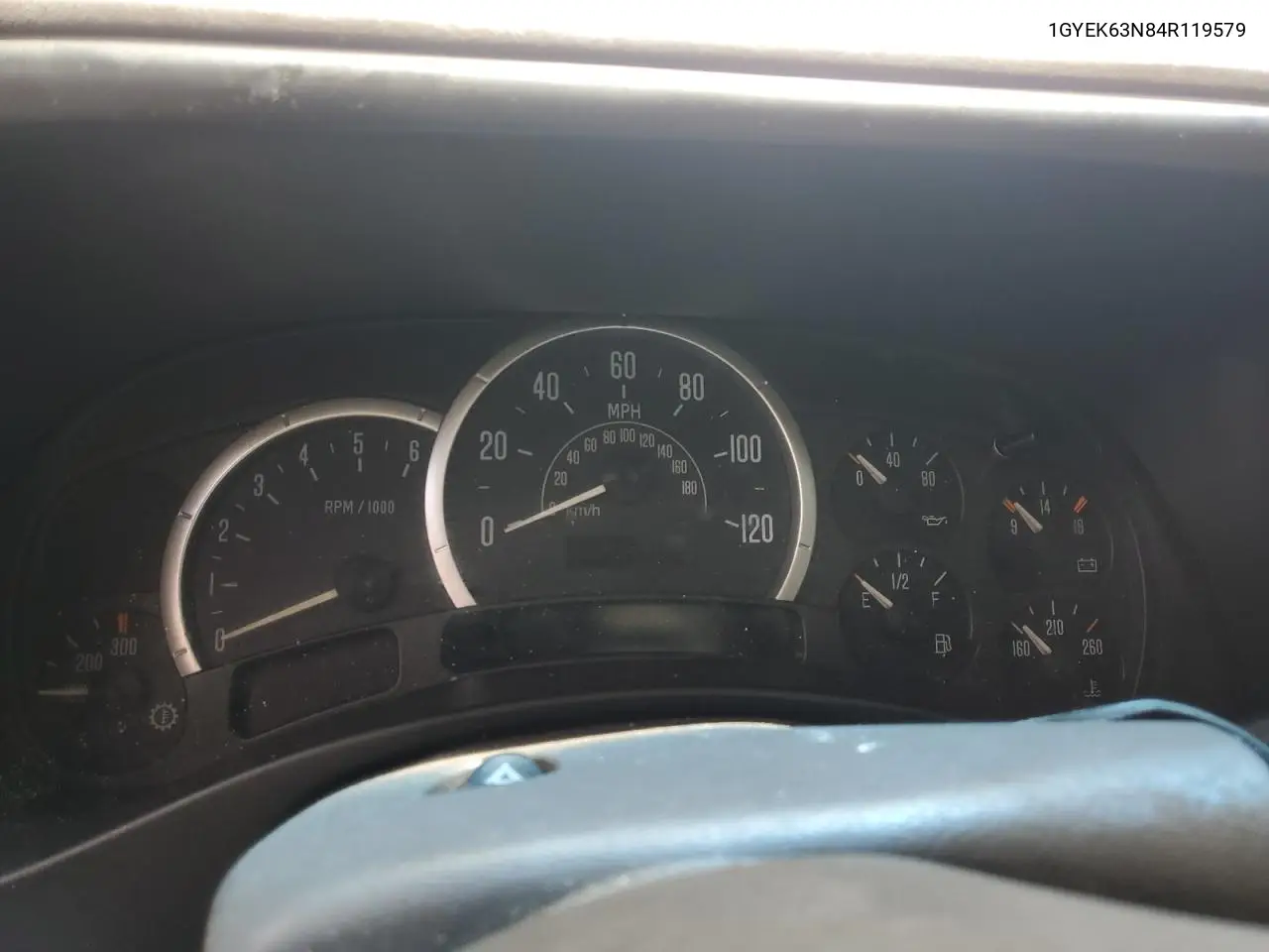 2004 Cadillac Escalade Luxury VIN: 1GYEK63N84R119579 Lot: 60882945
