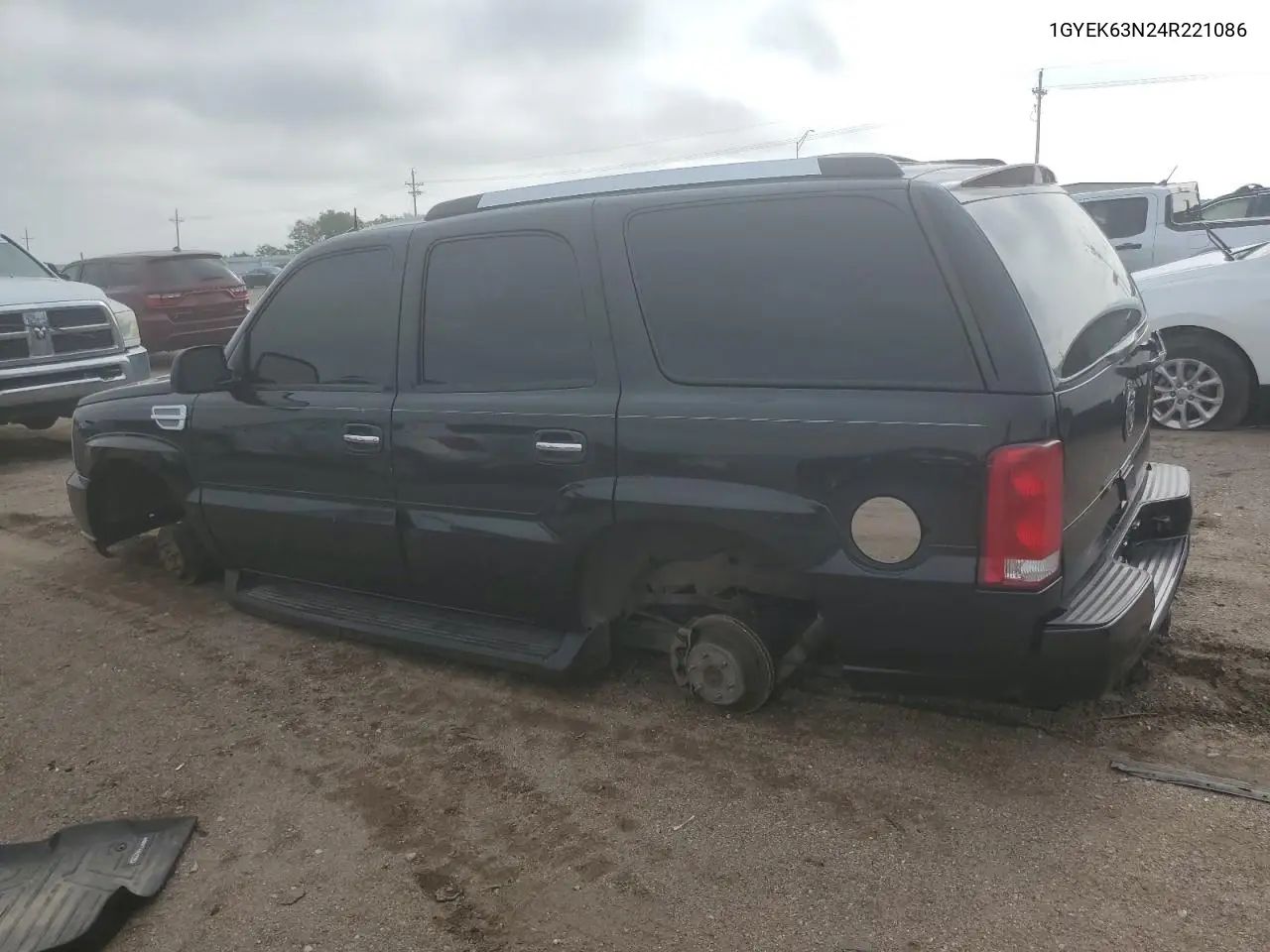 2004 Cadillac Escalade Luxury VIN: 1GYEK63N24R221086 Lot: 61396785