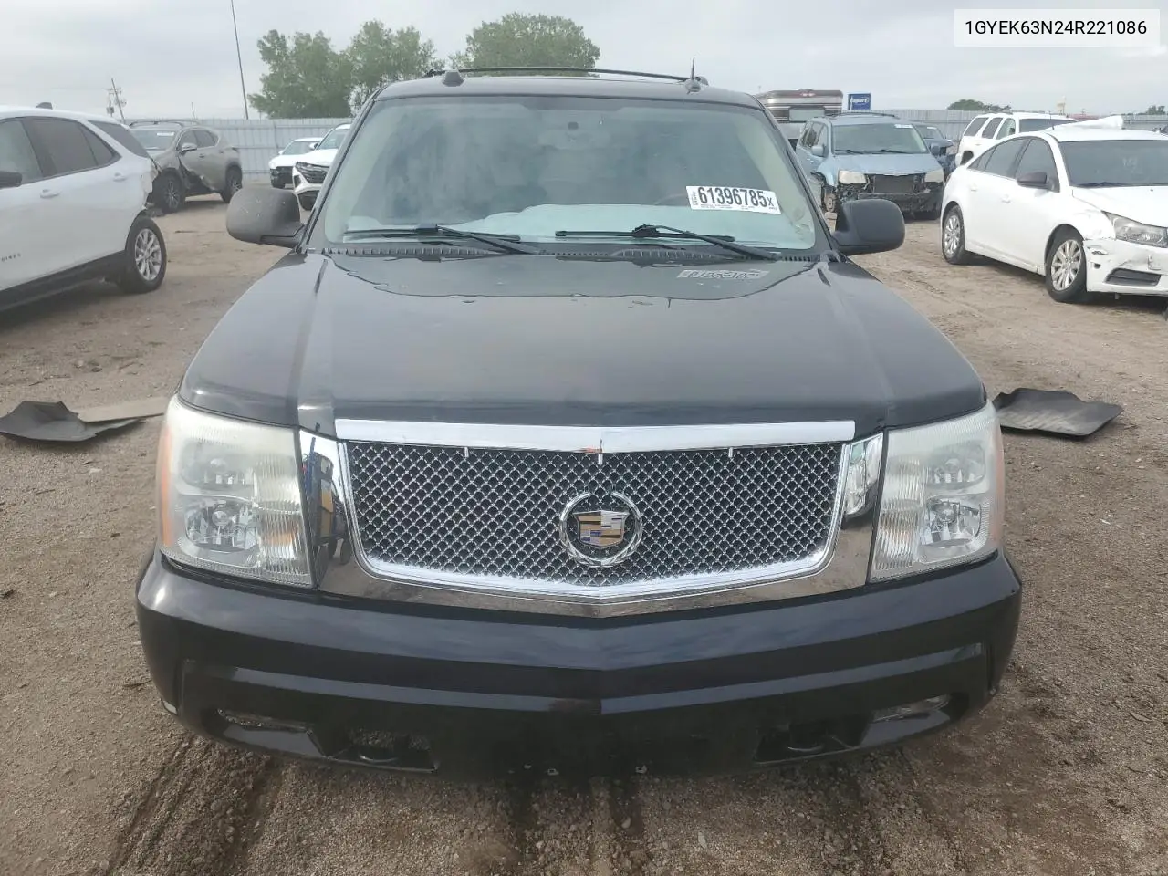 2004 Cadillac Escalade Luxury VIN: 1GYEK63N24R221086 Lot: 61396785