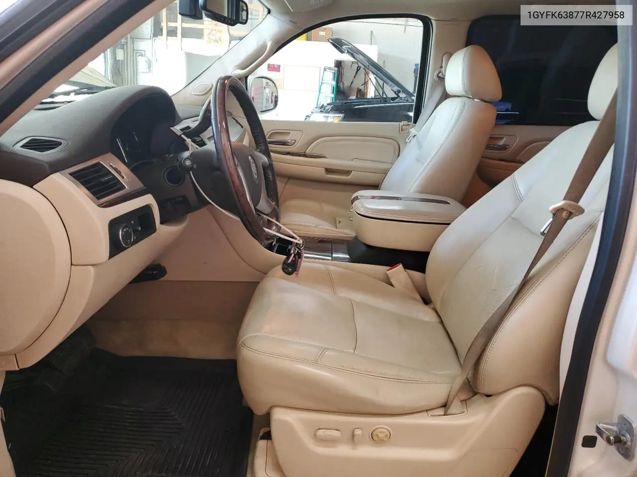 2007 Cadillac Escalade Luxury VIN: 1GYFK63877R427958 Lot: 64751035