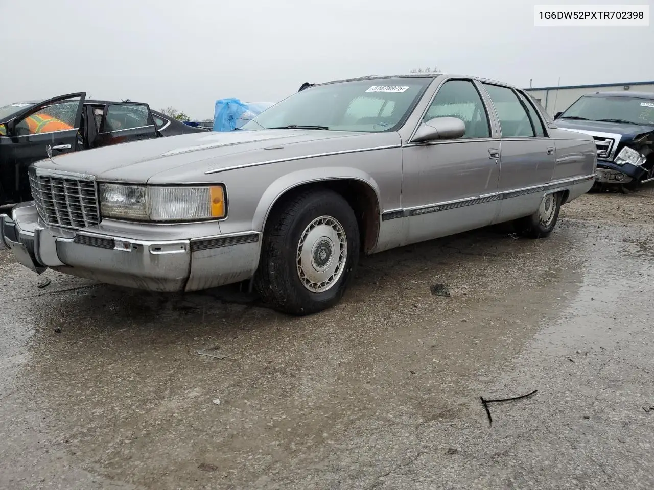 1996 Cadillac Fleetwood Base VIN: 1G6DW52PXTR702398 Lot: 51678975
