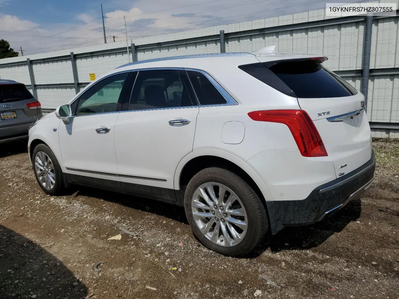 2017 Cadillac Xt5 Platinum VIN: 1GYKNFRS7HZ307555 Lot: 62259475