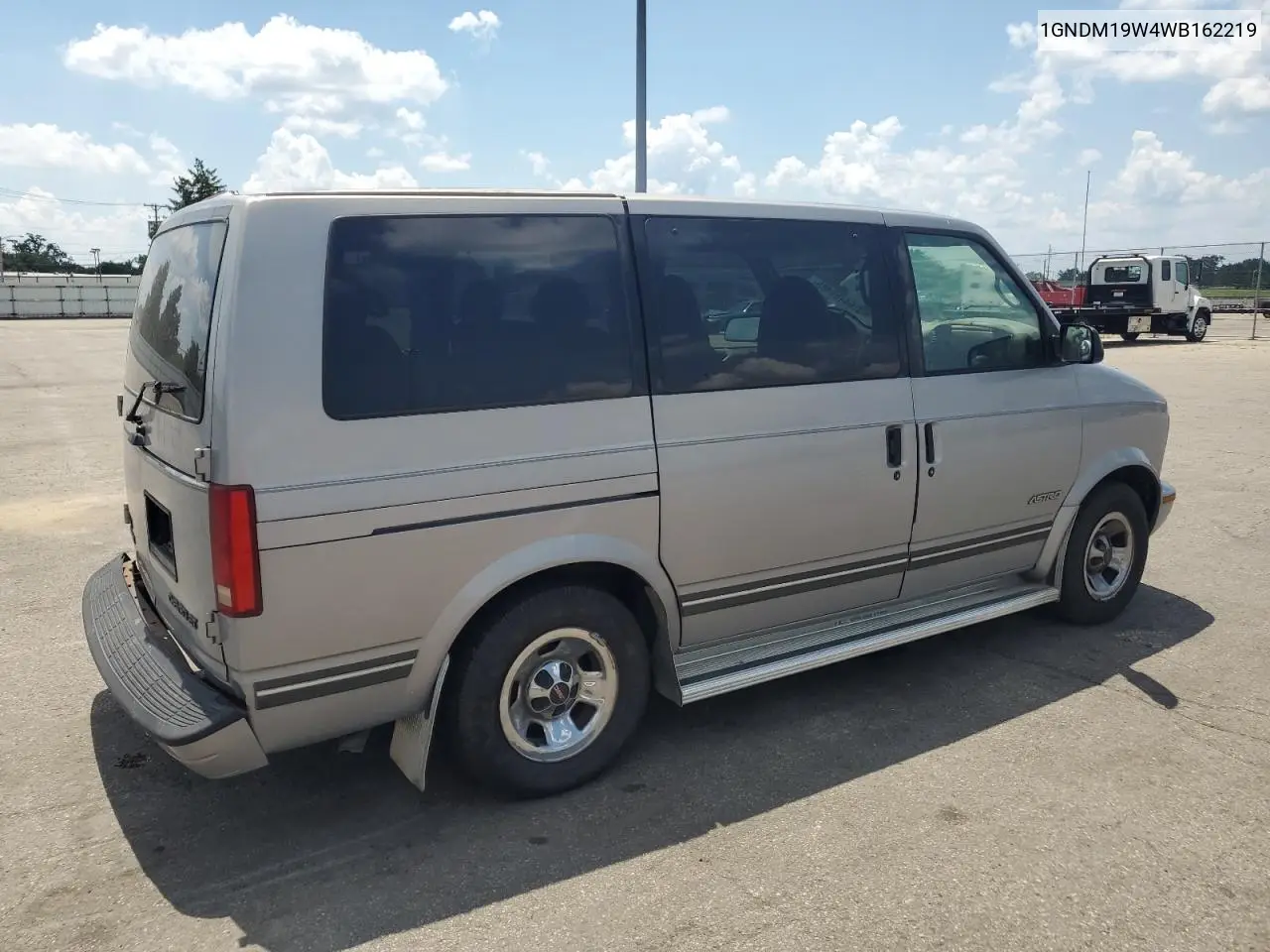 1998 Chevrolet Astro VIN: 1GNDM19W4WB162219 Lot: 64459485