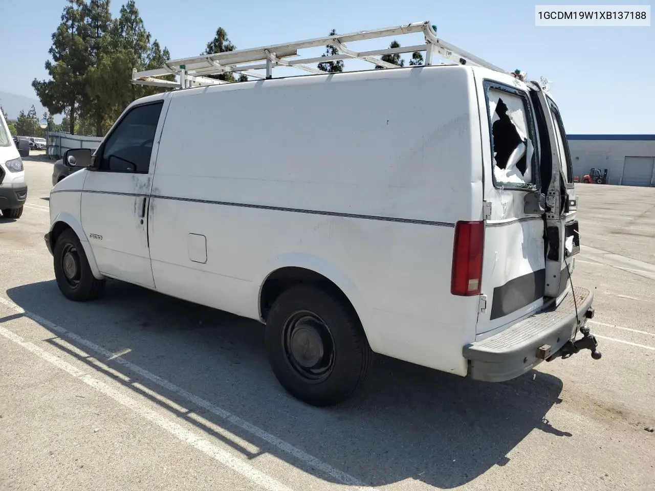 1999 Chevrolet Astro VIN: 1GCDM19W1XB137188 Lot: 61501515