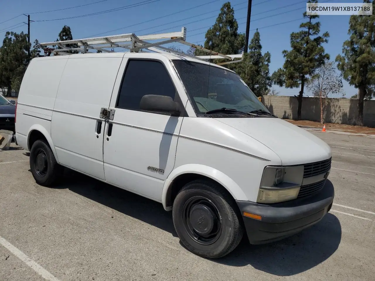 1999 Chevrolet Astro VIN: 1GCDM19W1XB137188 Lot: 61501515