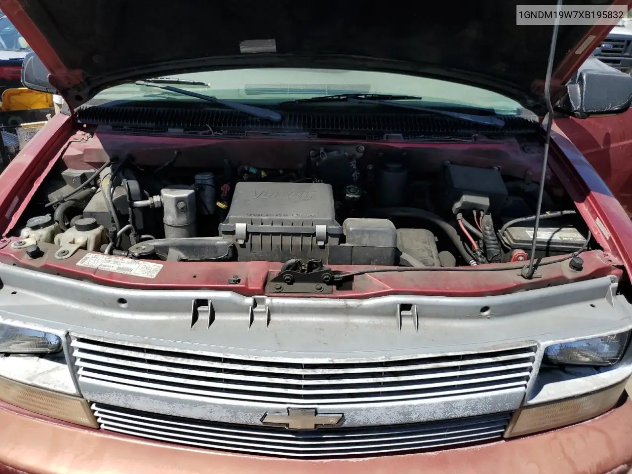 1999 Chevrolet Astro VIN: 1GNDM19W7XB195832 Lot: 62424015