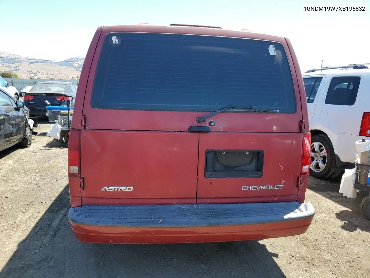 1999 Chevrolet Astro VIN: 1GNDM19W7XB195832 Lot: 62424015