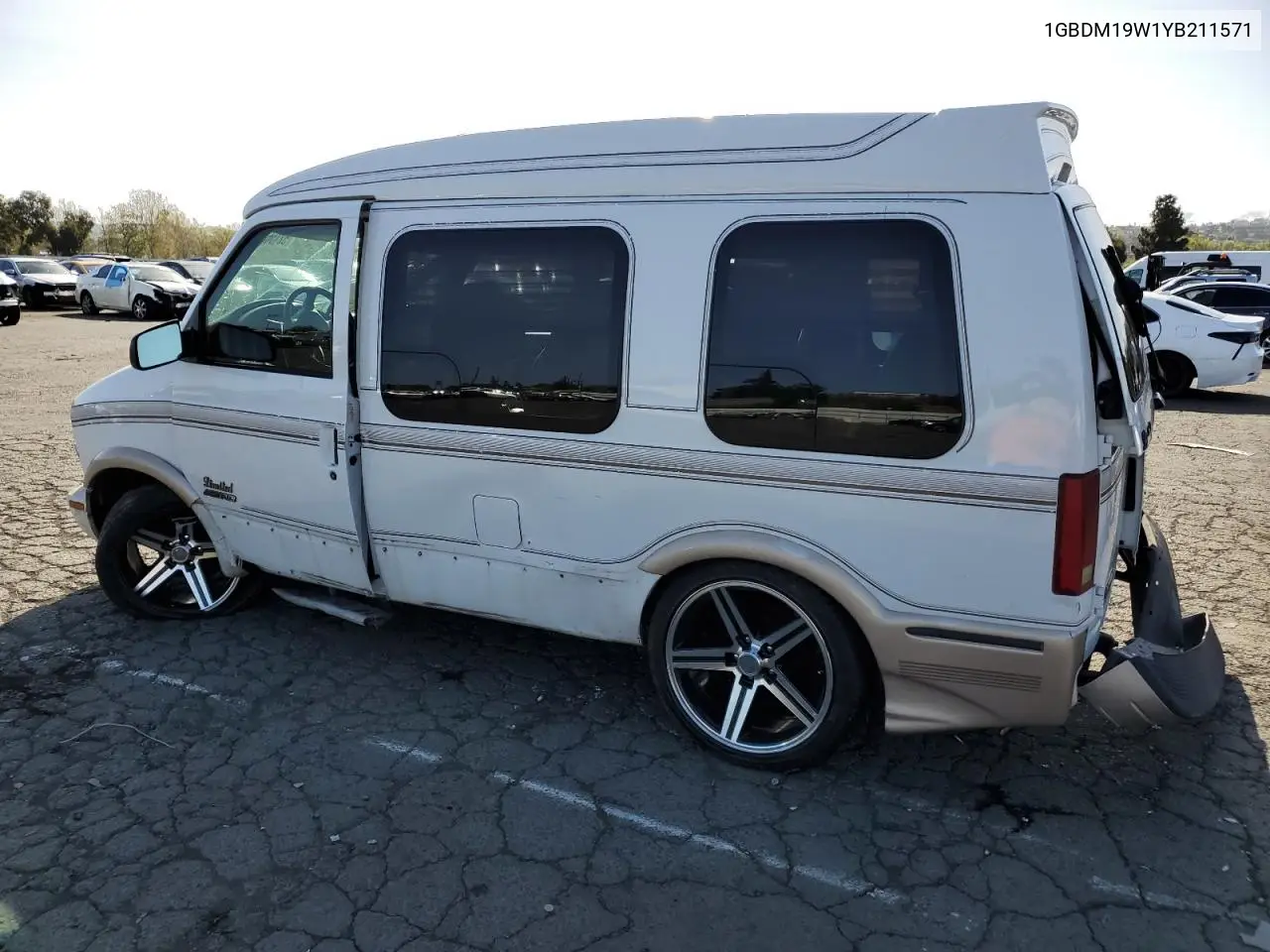 2000 Chevrolet Astro VIN: 1GBDM19W1YB211571 Lot: 52156885