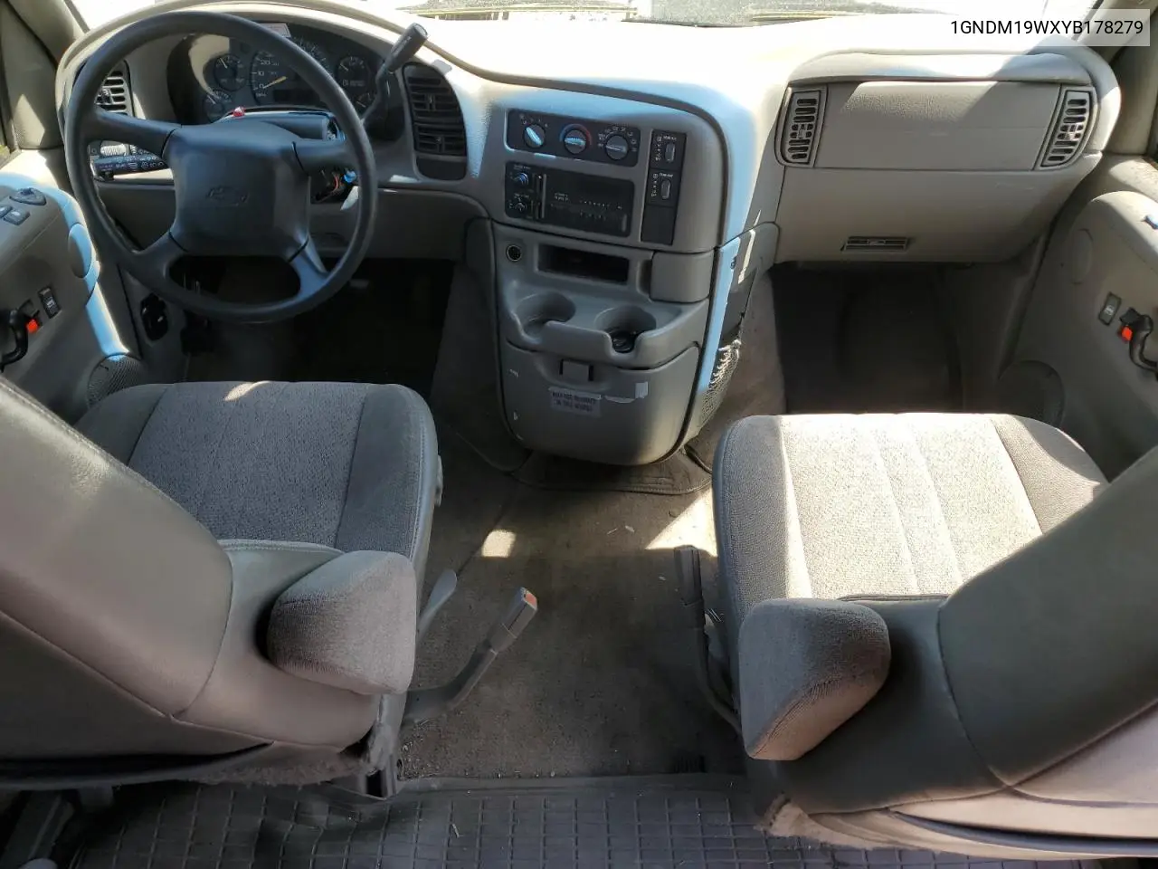 2000 Chevrolet Astro VIN: 1GNDM19WXYB178279 Lot: 55323515