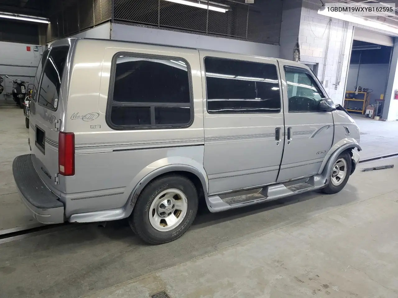 2000 Chevrolet Astro VIN: 1GBDM19WXYB162595 Lot: 60209965