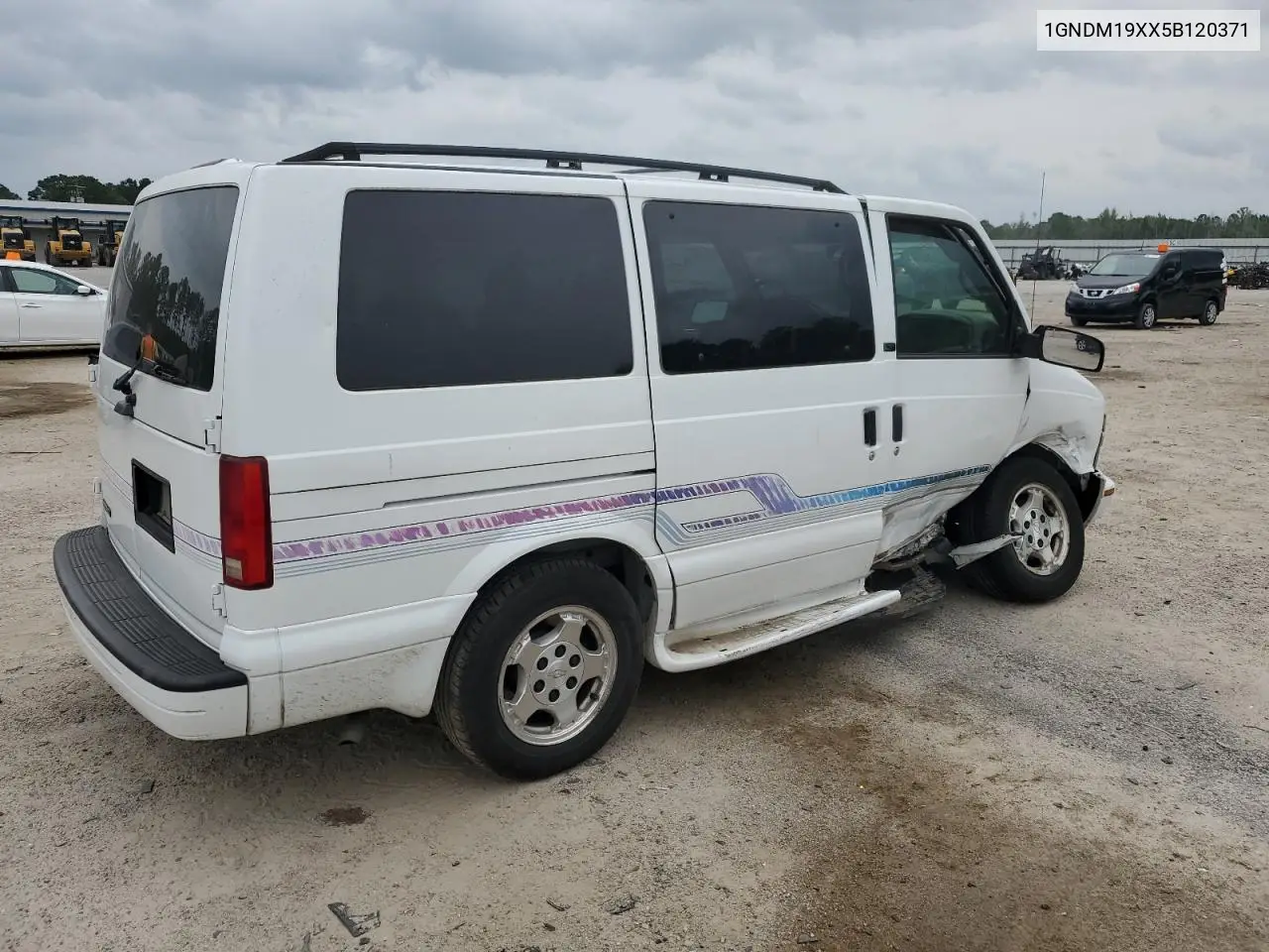2005 Chevrolet Astro VIN: 1GNDM19XX5B120371 Lot: 59391455