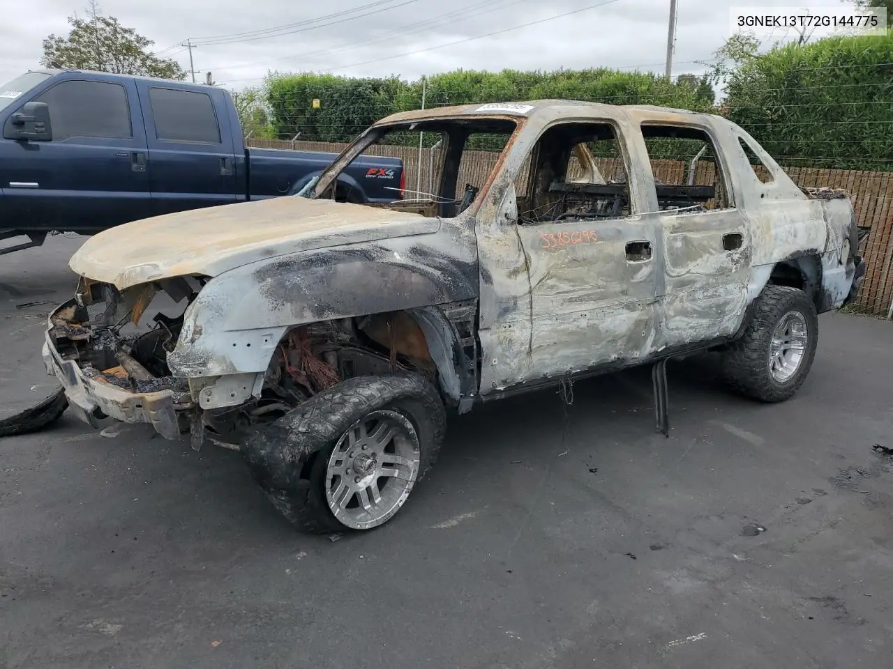 2002 Chevrolet Avalanche K1500 VIN: 3GNEK13T72G144775 Lot: 53856295