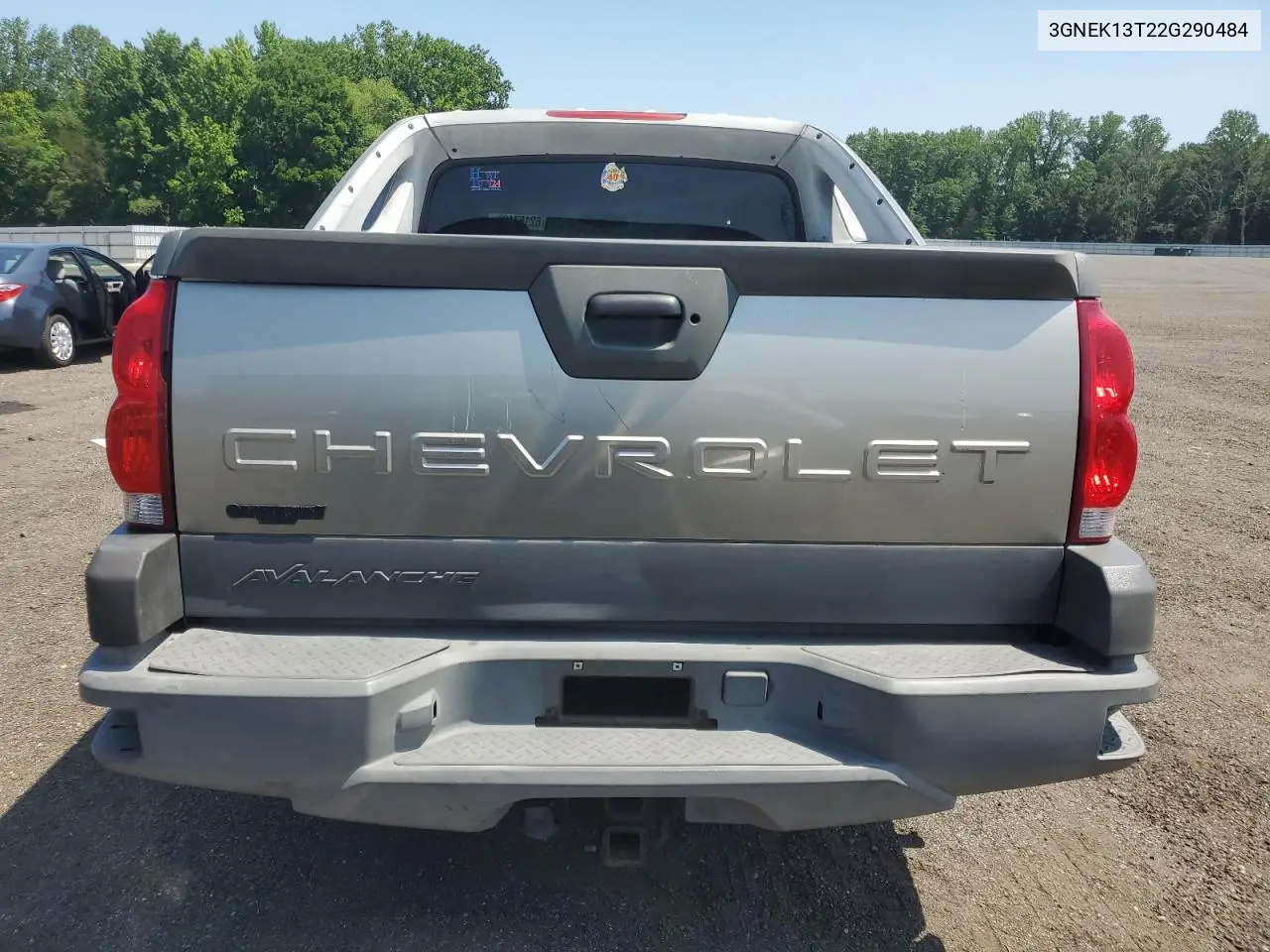2002 Chevrolet Avalanche K1500 VIN: 3GNEK13T22G290484 Lot: 62167495