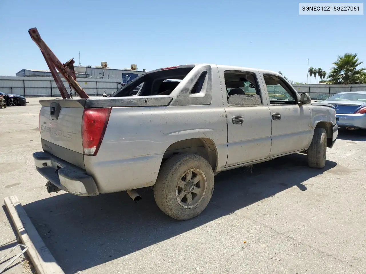 2005 Chevrolet Avalanche C1500 VIN: 3GNEC12Z15G227061 Lot: 61024535