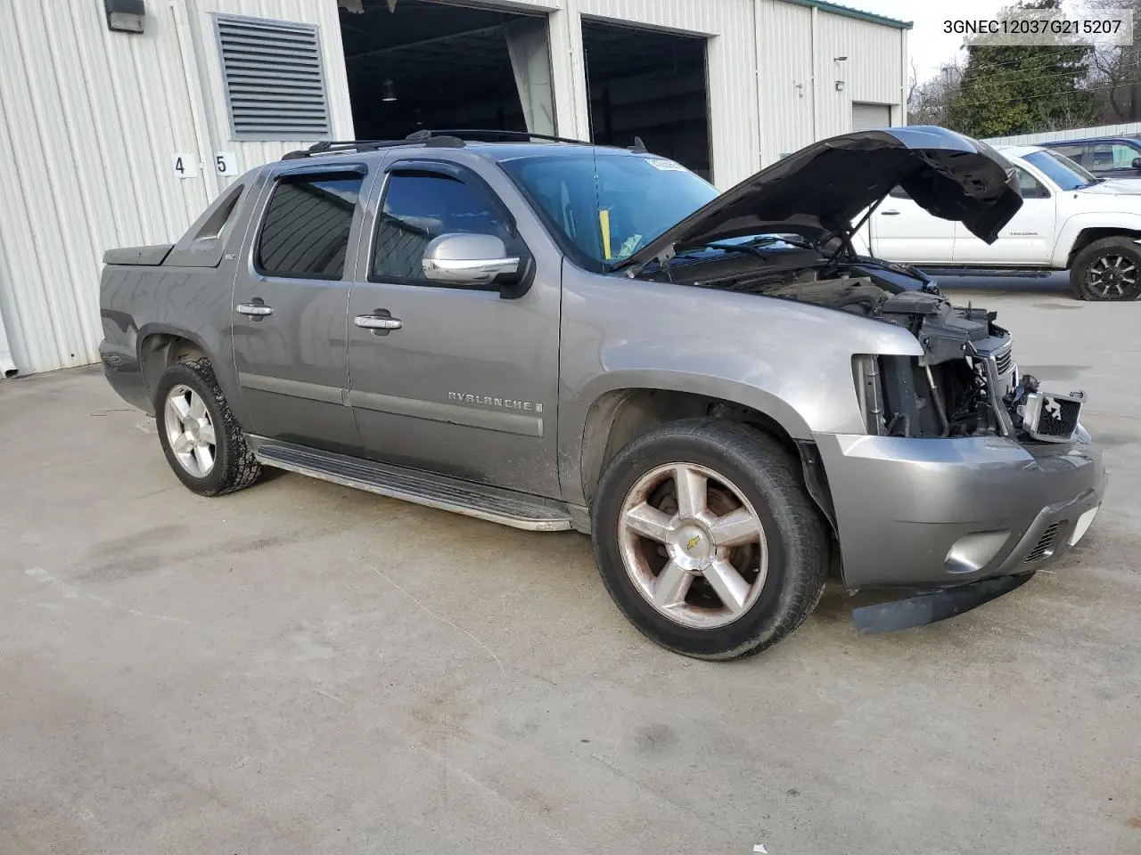 2007 Chevrolet Avalanche C1500 VIN: 3GNEC12037G215207 Lot: 47655965