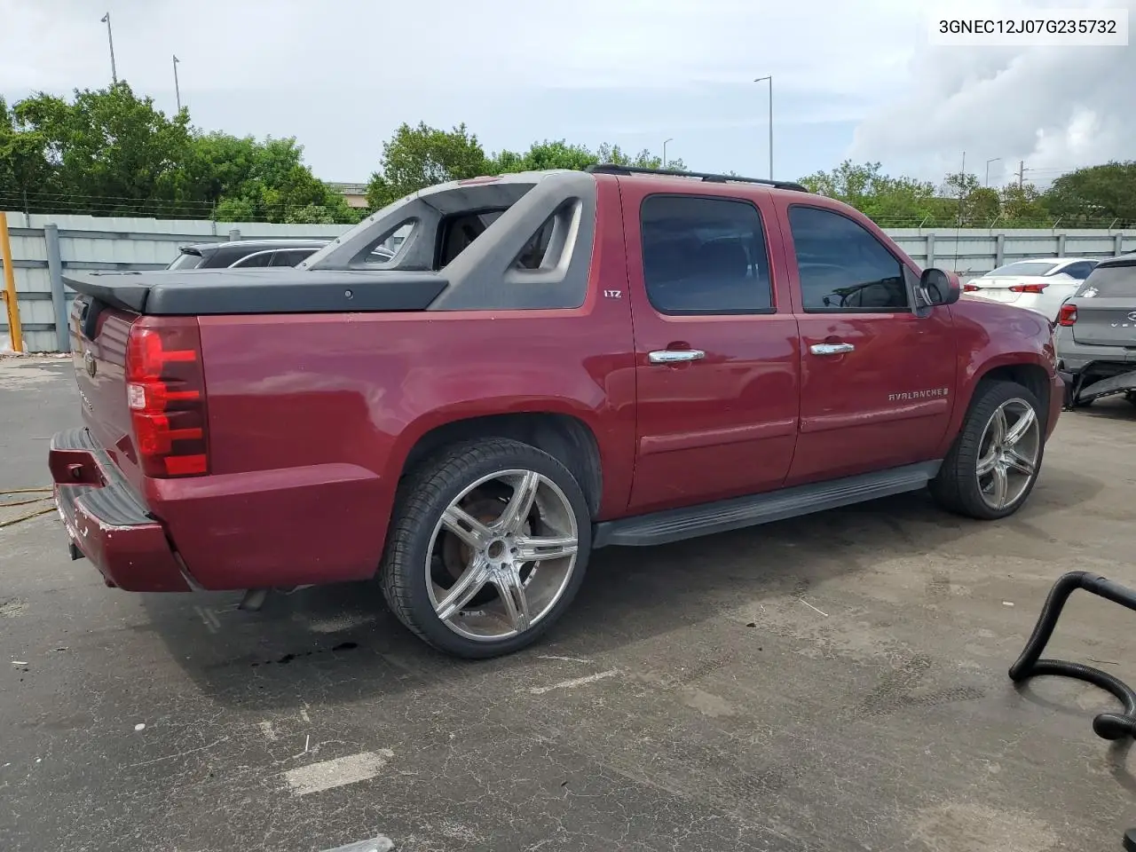 2007 Chevrolet Avalanche C1500 VIN: 3GNEC12J07G235732 Lot: 62219635