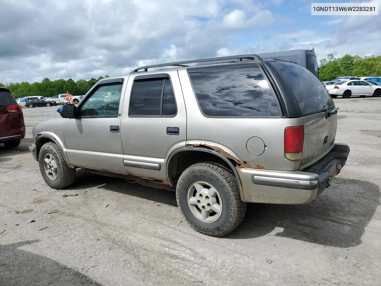 1998 Chevrolet Blazer VIN: 1GNDT13W6W2283281 Lot: 56874835