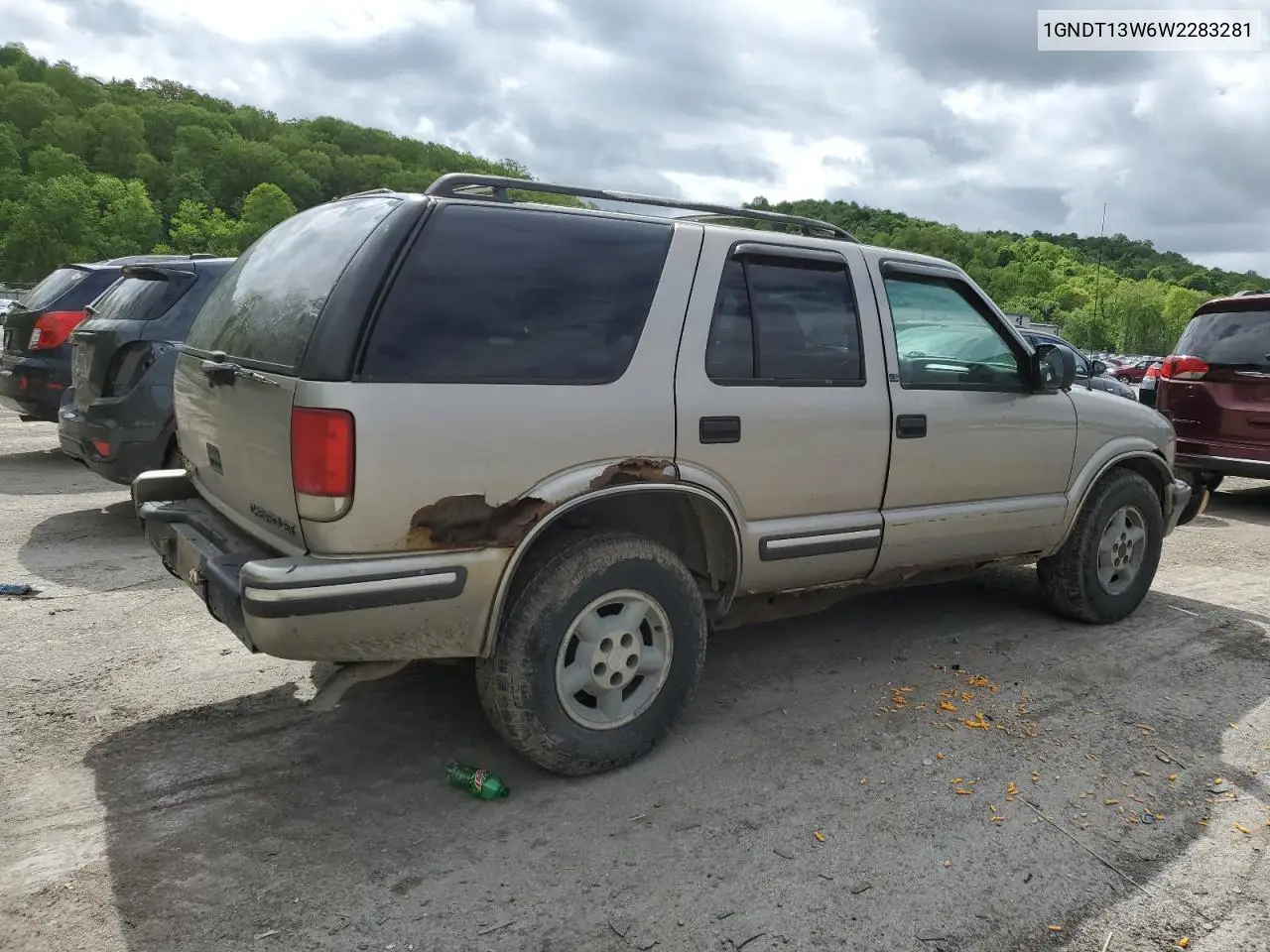 1998 Chevrolet Blazer VIN: 1GNDT13W6W2283281 Lot: 56874835