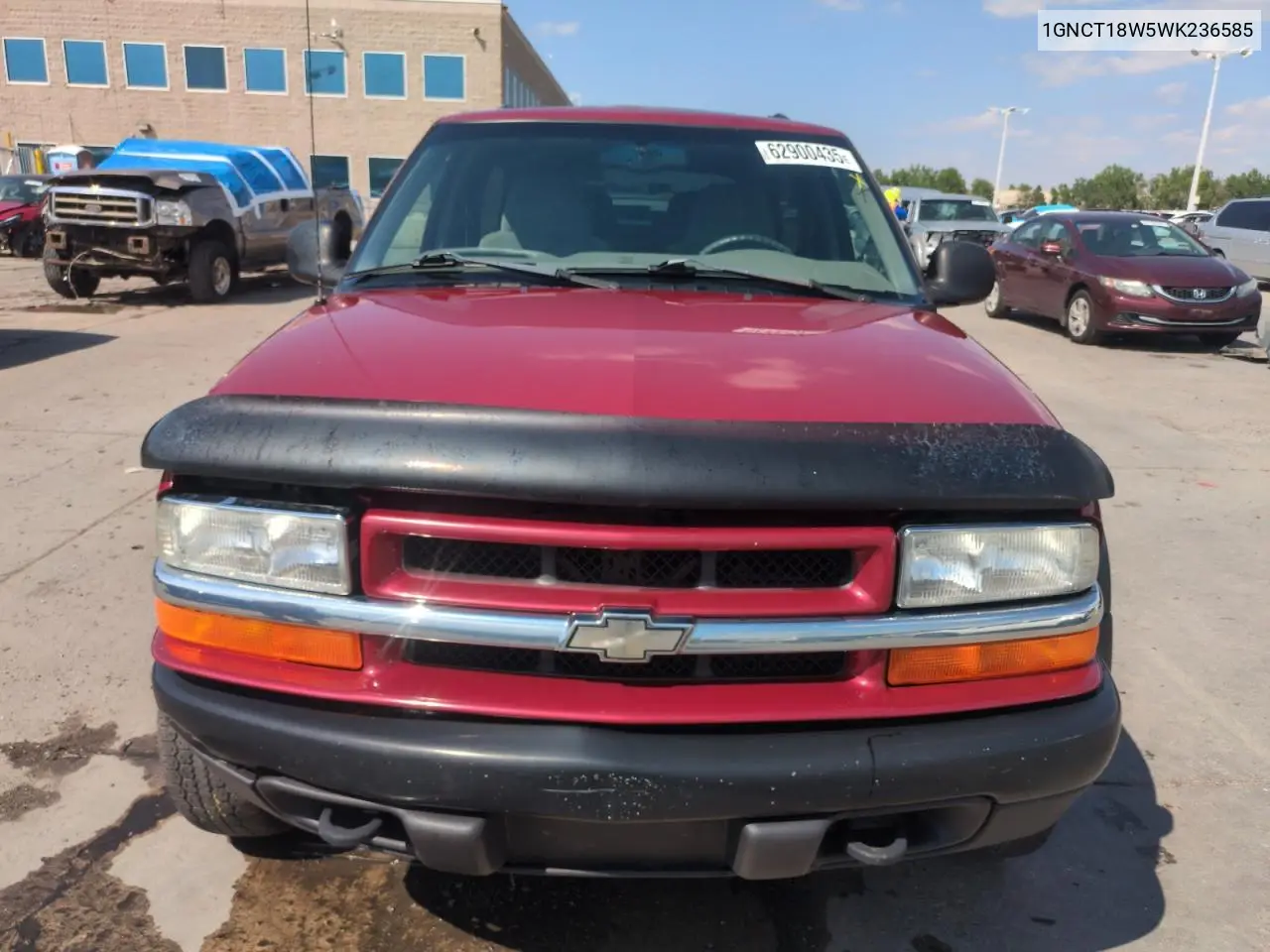 1998 Chevrolet Blazer VIN: 1GNCT18W5WK236585 Lot: 62900435
