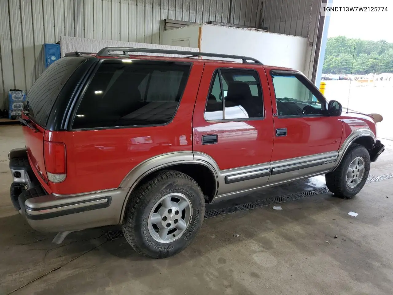 1998 Chevrolet Blazer VIN: 1GNDT13W7W2125774 Lot: 63286745