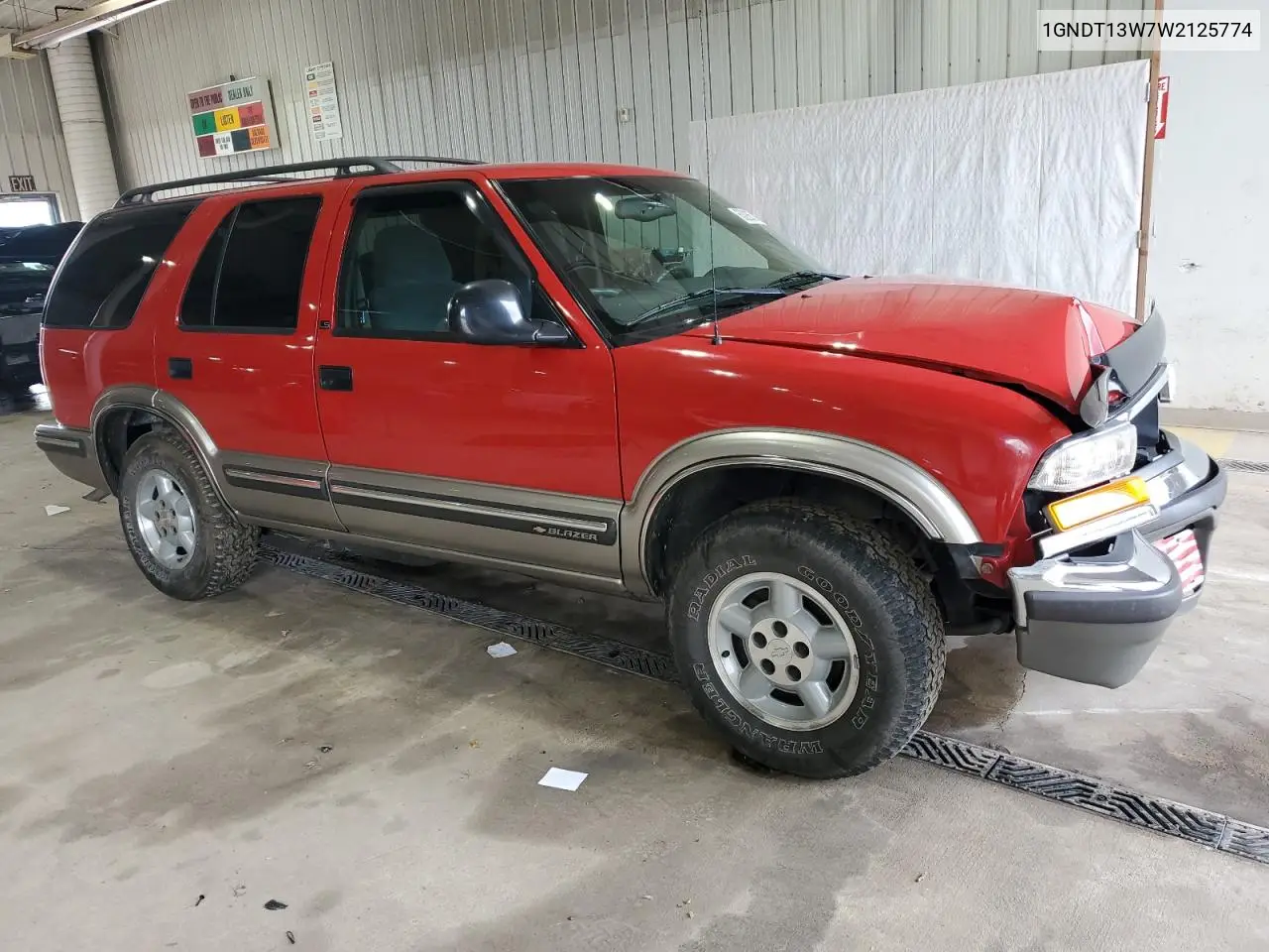 1998 Chevrolet Blazer VIN: 1GNDT13W7W2125774 Lot: 63286745