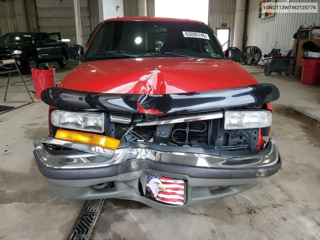 1998 Chevrolet Blazer VIN: 1GNDT13W7W2125774 Lot: 63286745
