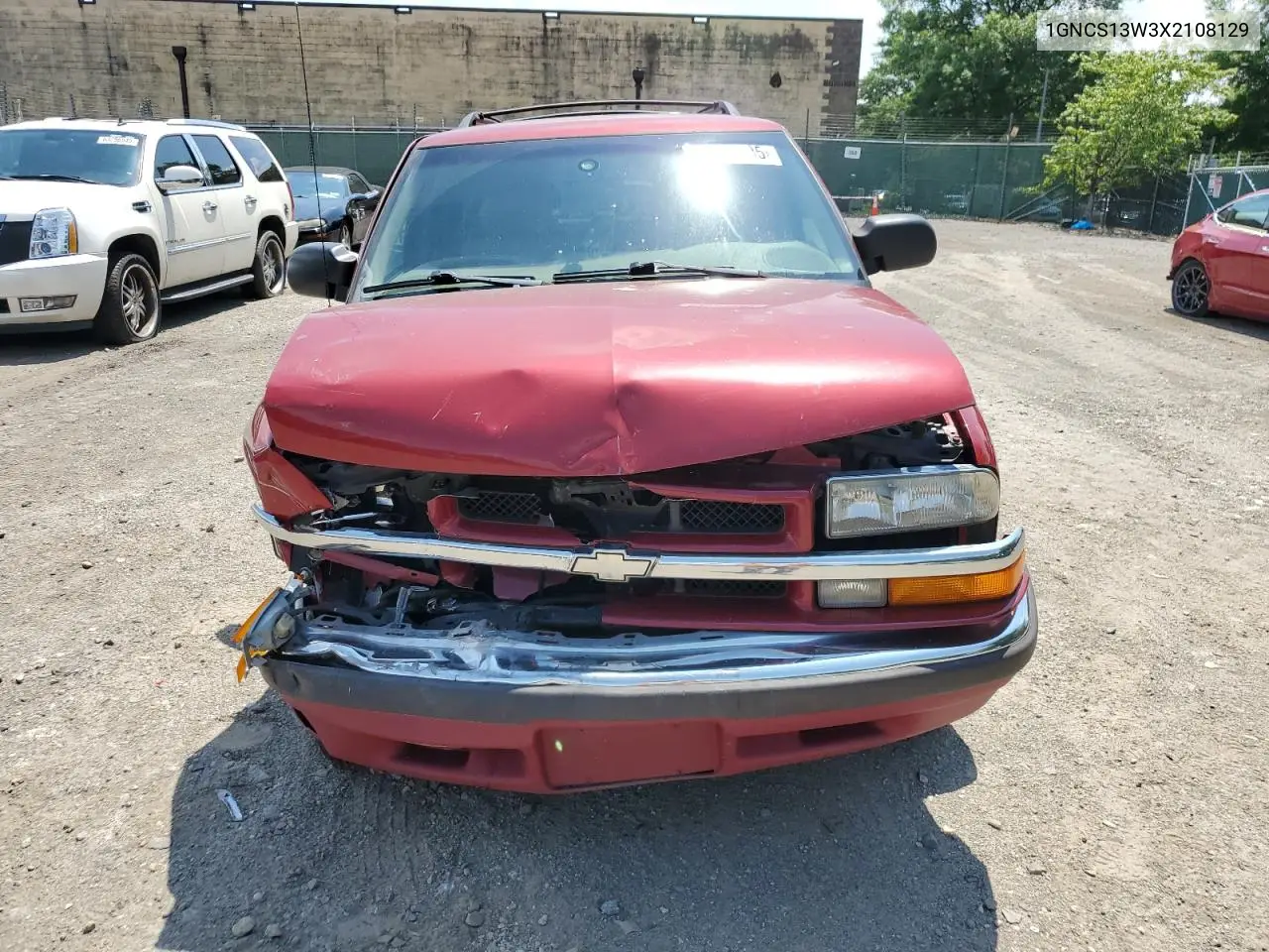 1999 Chevrolet Blazer VIN: 1GNCS13W3X2108129 Lot: 62589835
