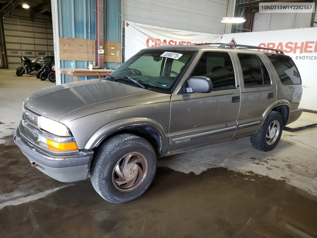 2000 Chevrolet Blazer VIN: 1GNDT13W1Y2282557 Lot: 55560775